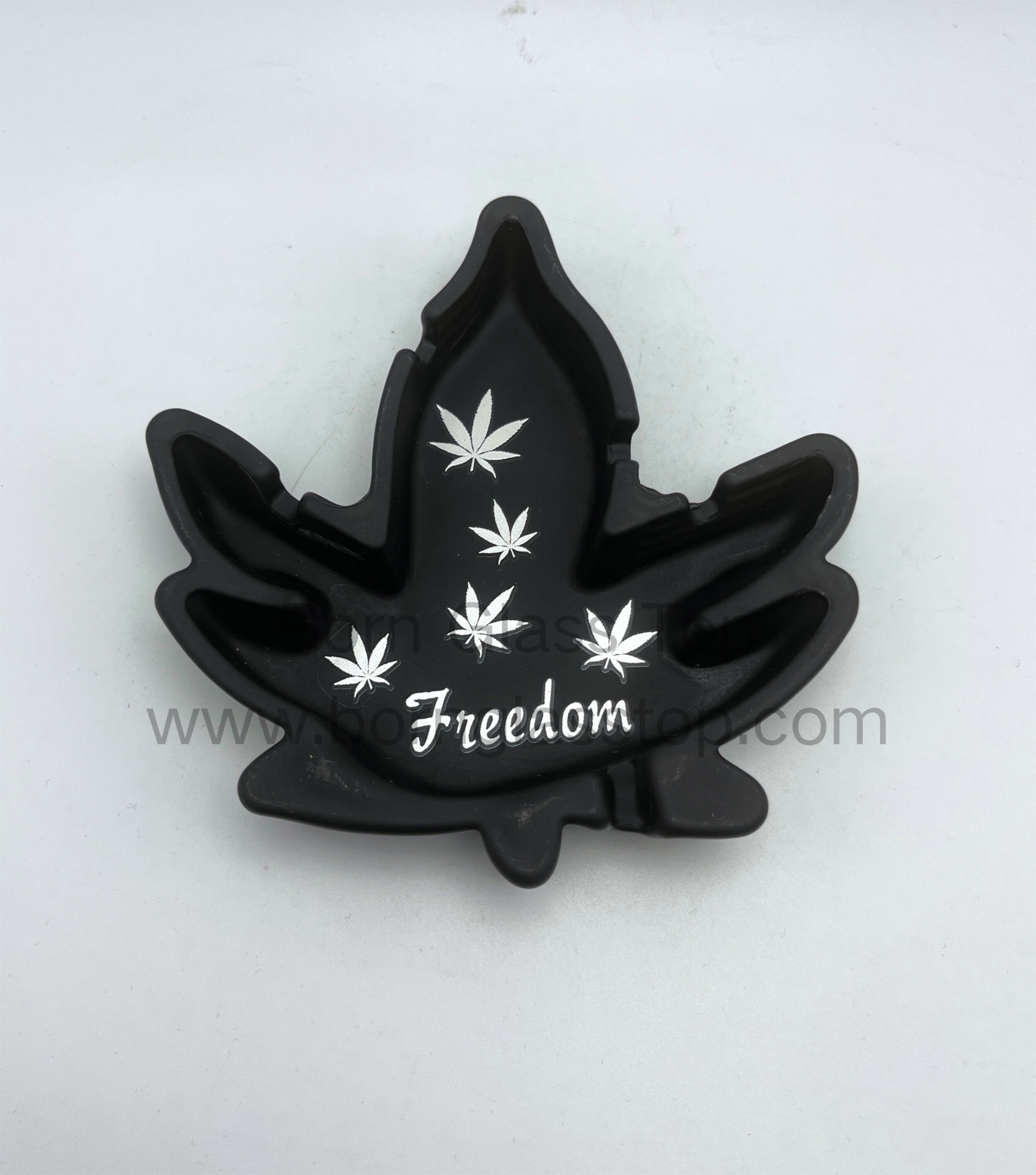 Smokers Cannabis Leaves Spray Black Outside Gold-Pressed Freedom Ashtrays